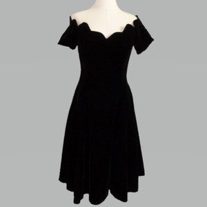 Niki 8P Black Off the Shoulder Velvet Dress